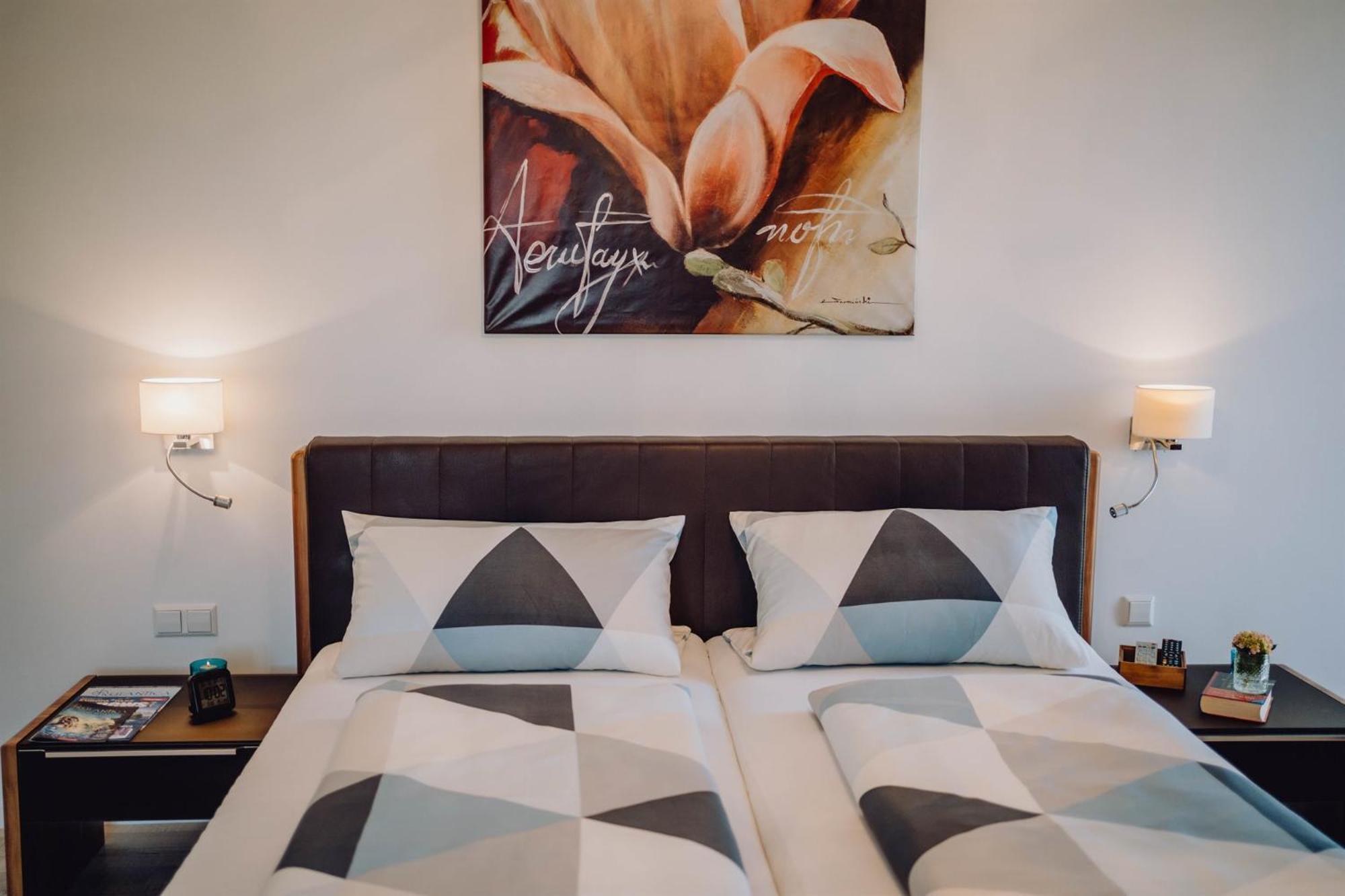 Pension Sterntaler Rheinhausen Esterno foto